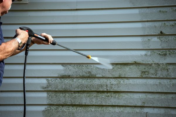 Vinyl Siding Power Washing in Niles
