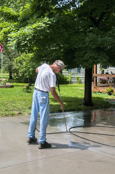 Driveway Concrete Cleaning in Niles