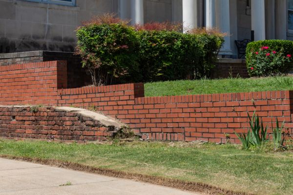 Retaining Wall Cleaning in Niles