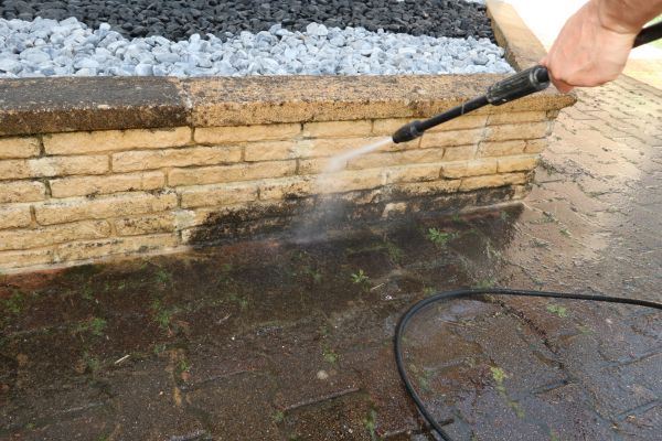 Retaining Wall Power Washing in Niles